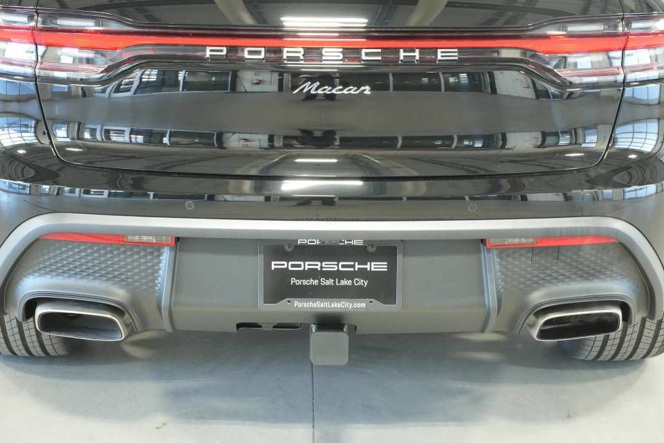 Certified 2026 Porsche Macan AWD/4WD image 38