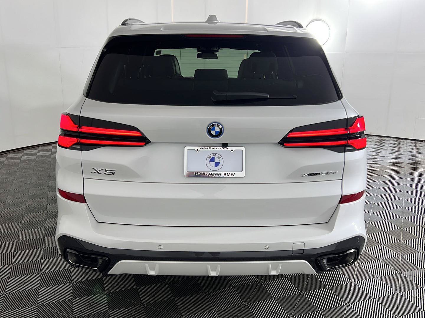 Used 2026 BMW X5 xDrive50e w/ M Sport Package AWD/4WD image 6