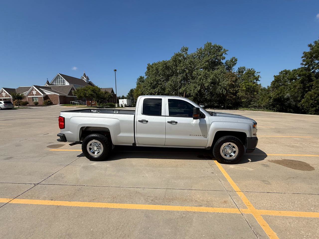 Used 2017 Chevrolet Silverado 1500 W/T AWD/4WD image 11