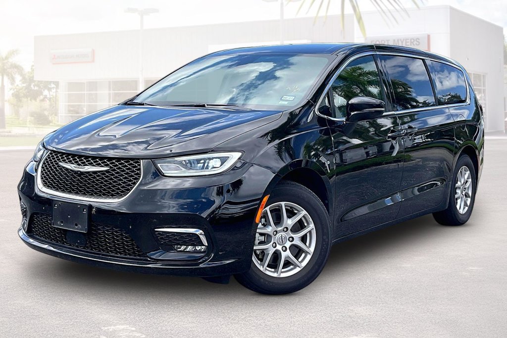 Used 2025 Chrysler Pacifica Select FWD image 25