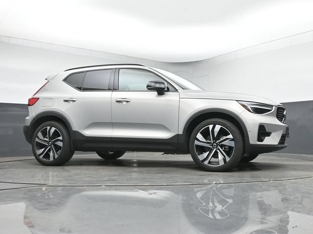 Used 2023 Volvo XC40 B5 Ultimate w/ Protection Package Premier AWD/4WD image 10