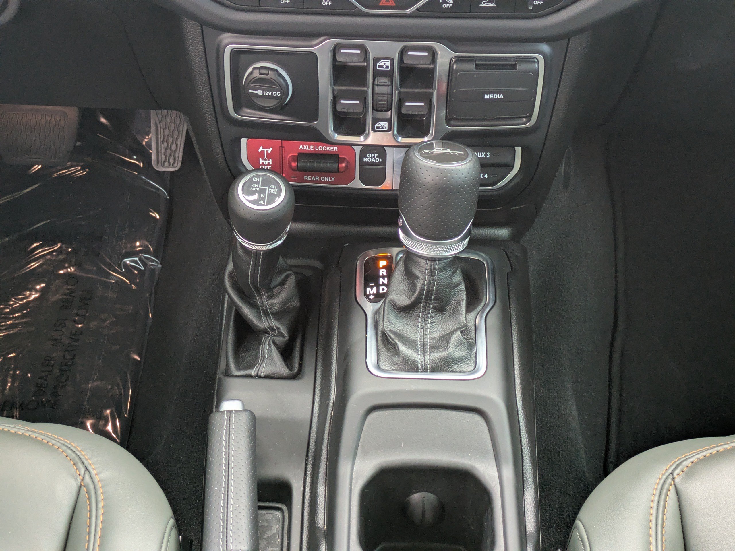 Used 2024 Jeep Gladiator Mojave AWD/4WD image 19