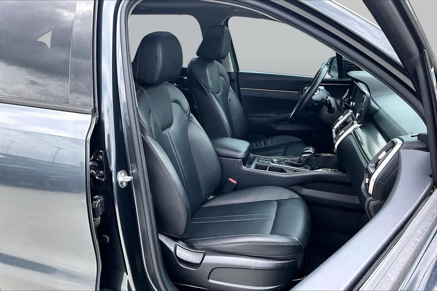 Certified 2023 Kia Sorento S w/ Panoramic Sunroof Package FWD image 9