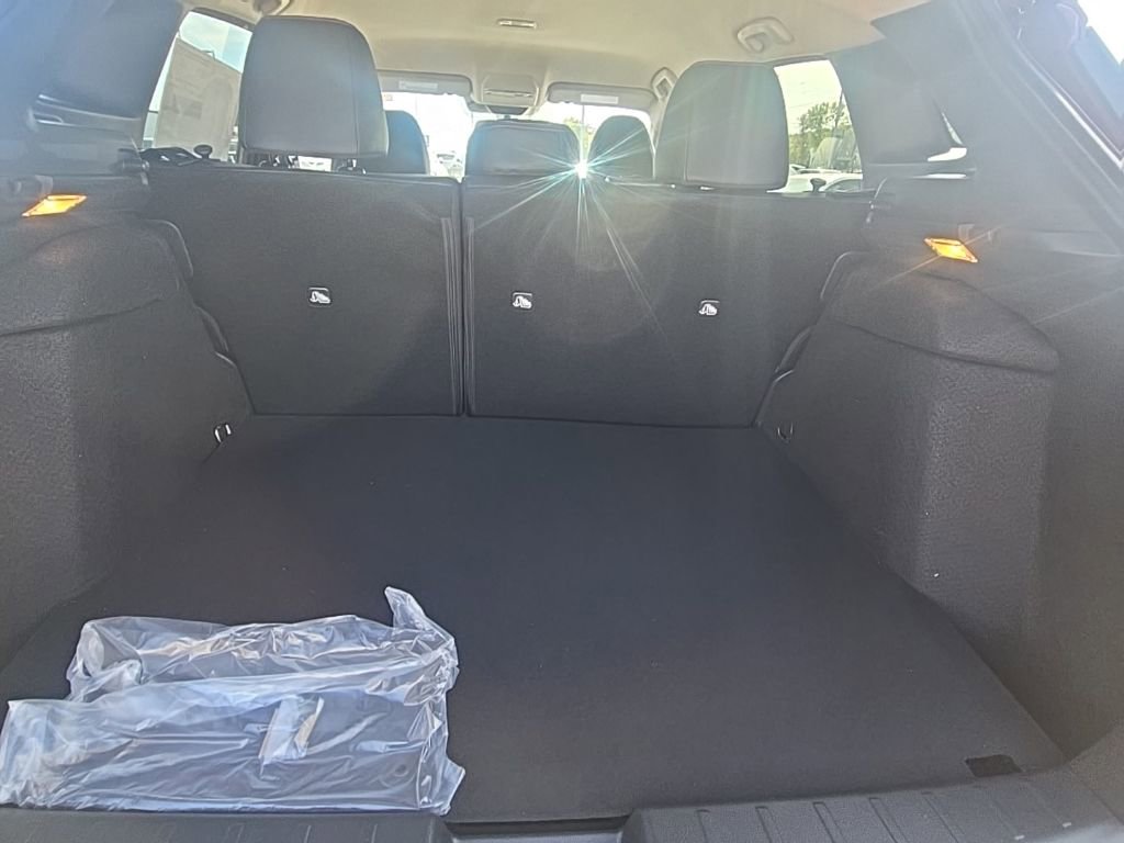 New 2026 Nissan Kicks SR w/ Cold Weather Package image 34