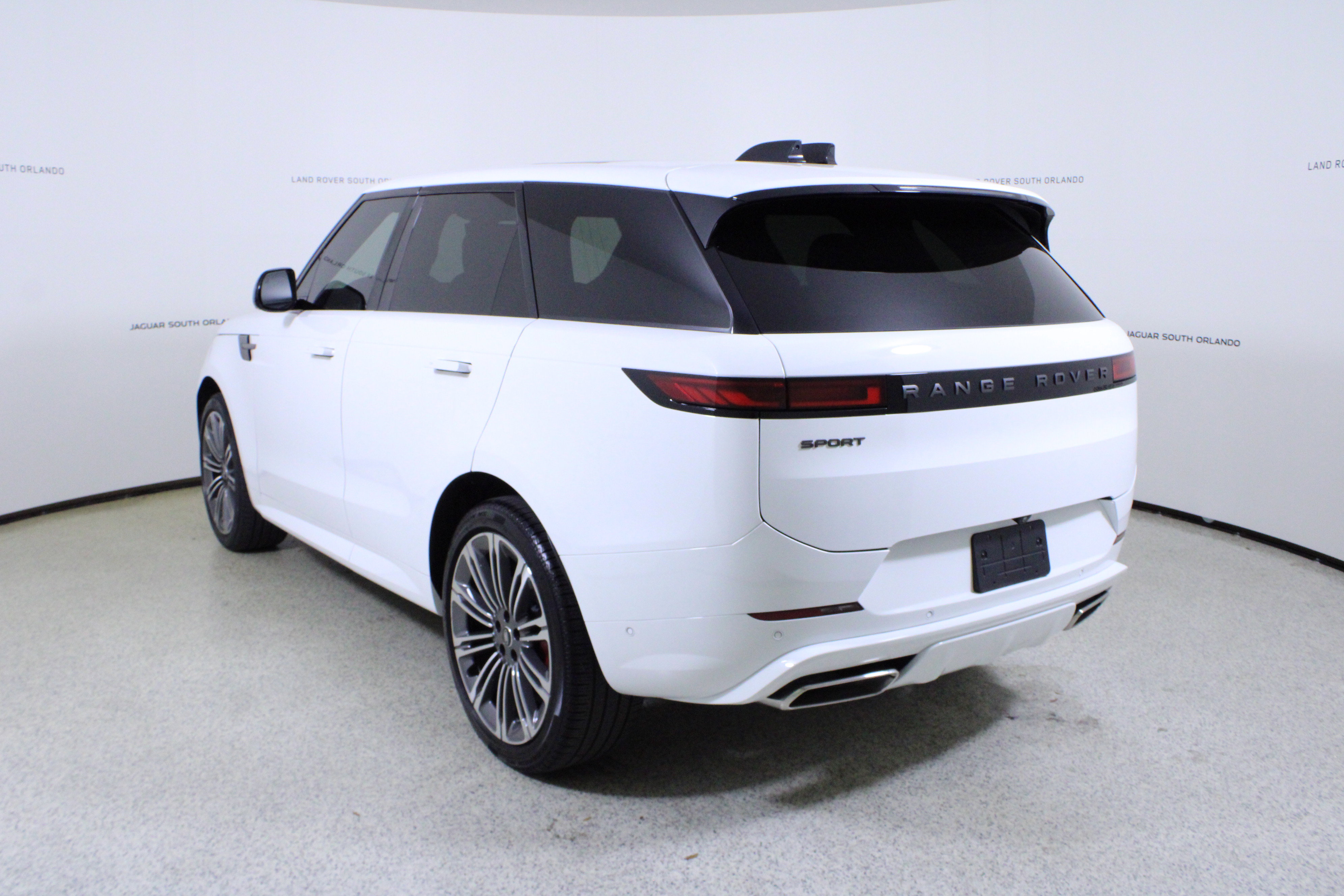 Used 2025 Land Rover Range Rover Sport Dynamic SE AWD/4WD image 5