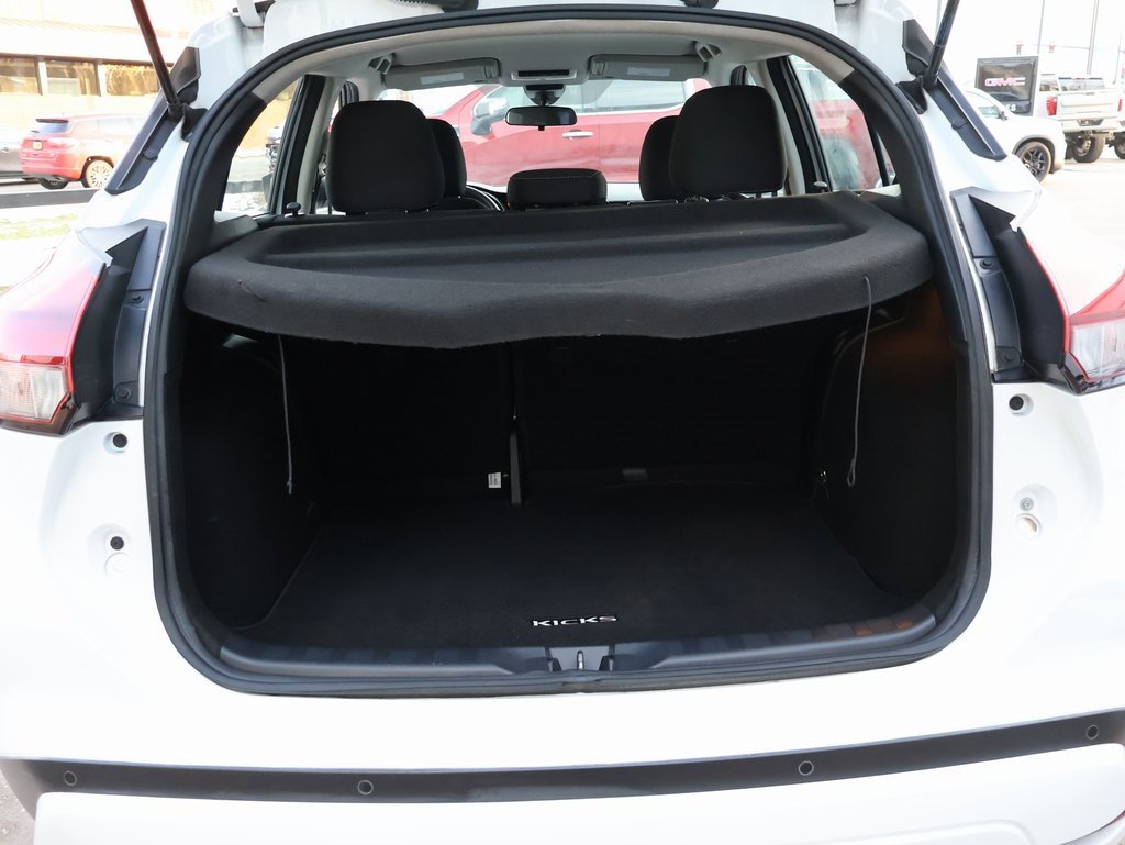 Used 2022 Nissan Kicks S image 18