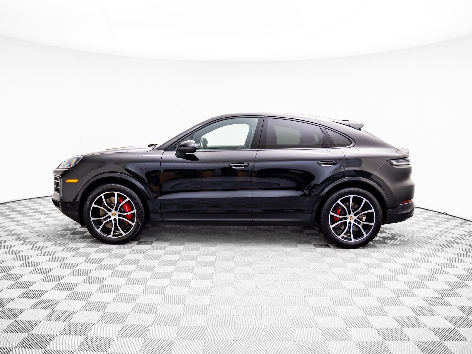 Certified 2024 Porsche Cayenne S image 2