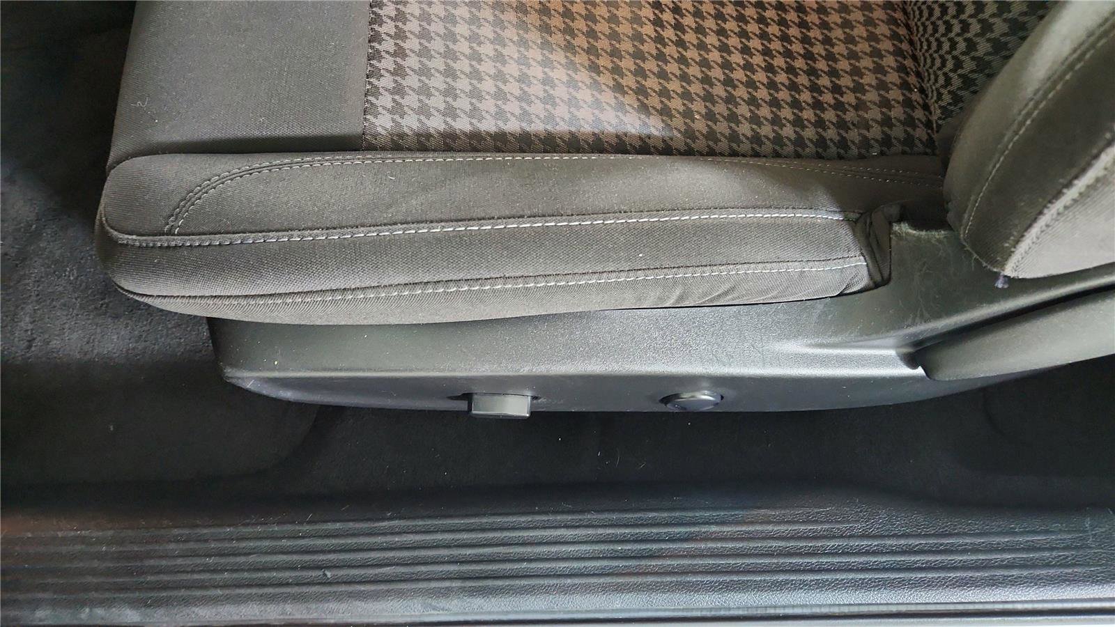 Used 2023 Dodge Challenger SXT image 17