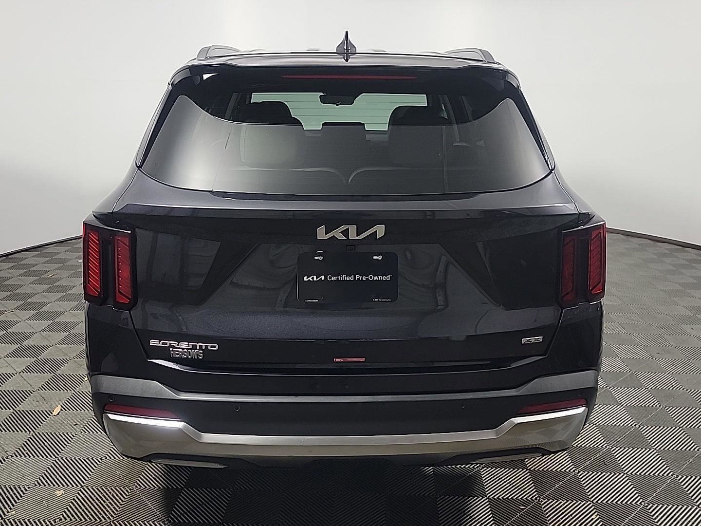 Used 2025 Kia Sorento S image 5