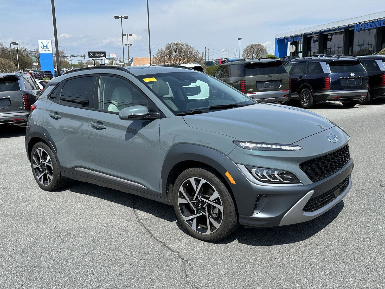 Used 2022 Hyundai Kona Limited w/ Cargo Package image 2