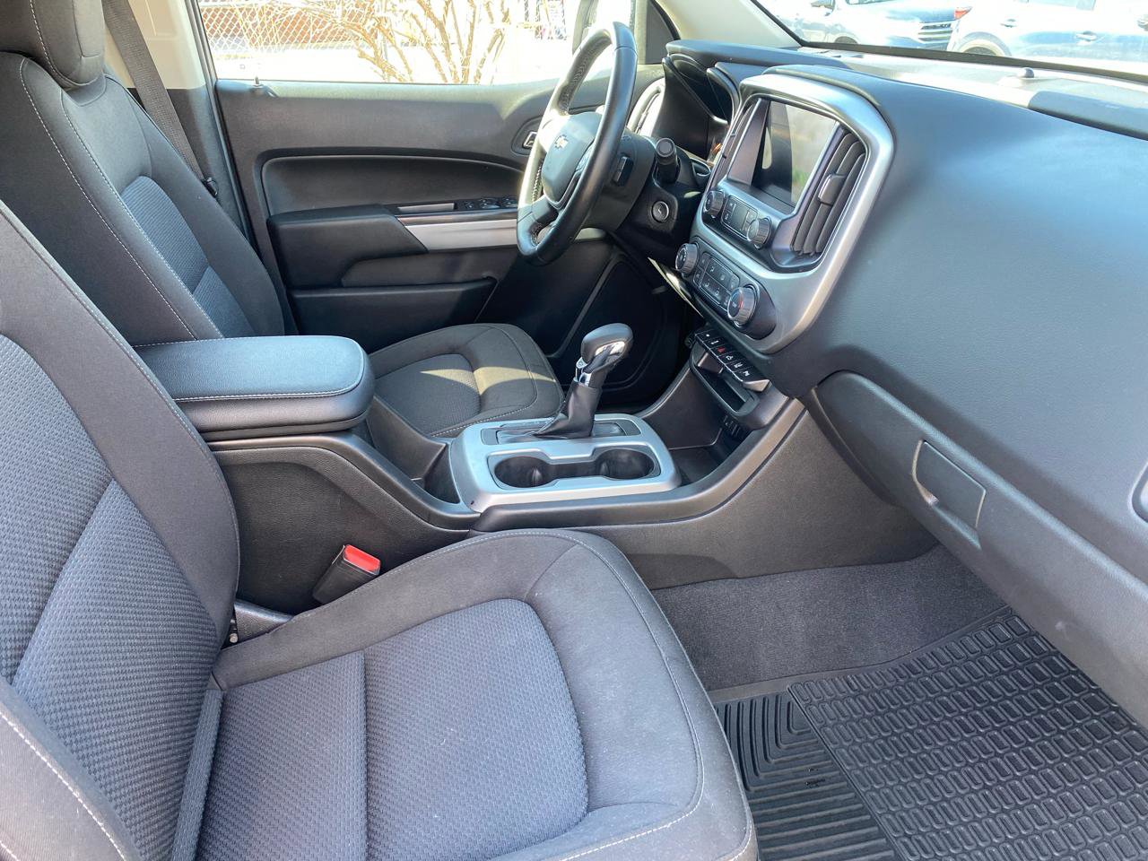 Used 2022 Chevrolet Colorado LT w/ Safety Package image 16