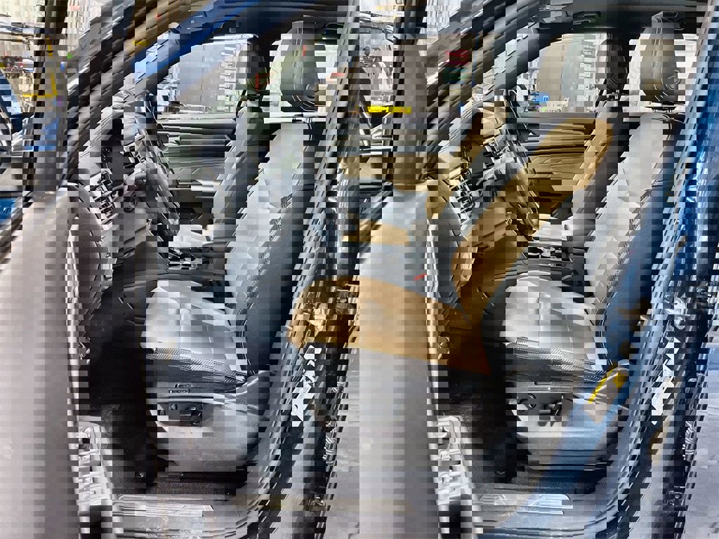 Used 2022 Volkswagen Atlas Cross Sport SEL R-Line image 12