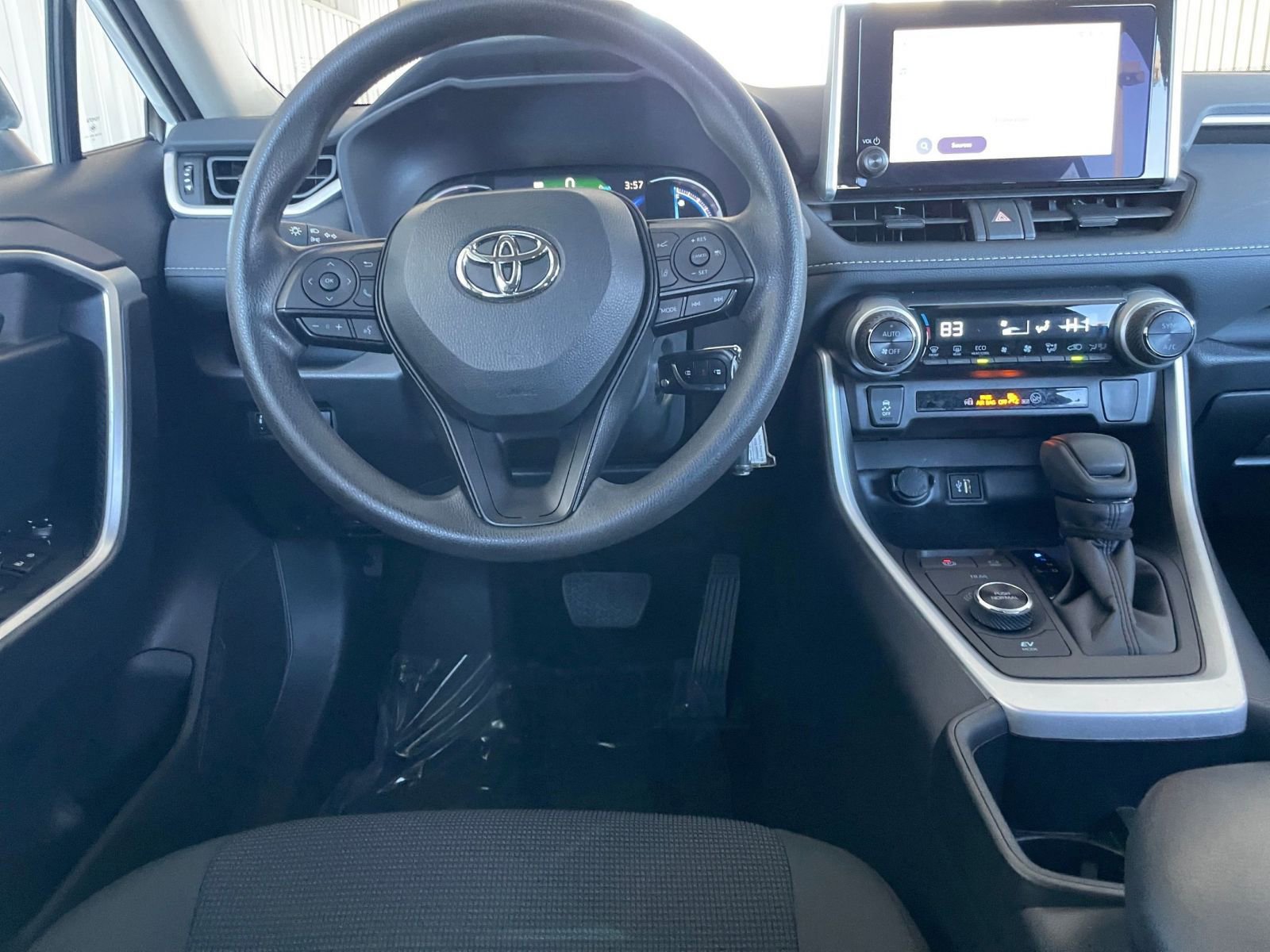 Used 2025 Toyota RAV4 LE image 32