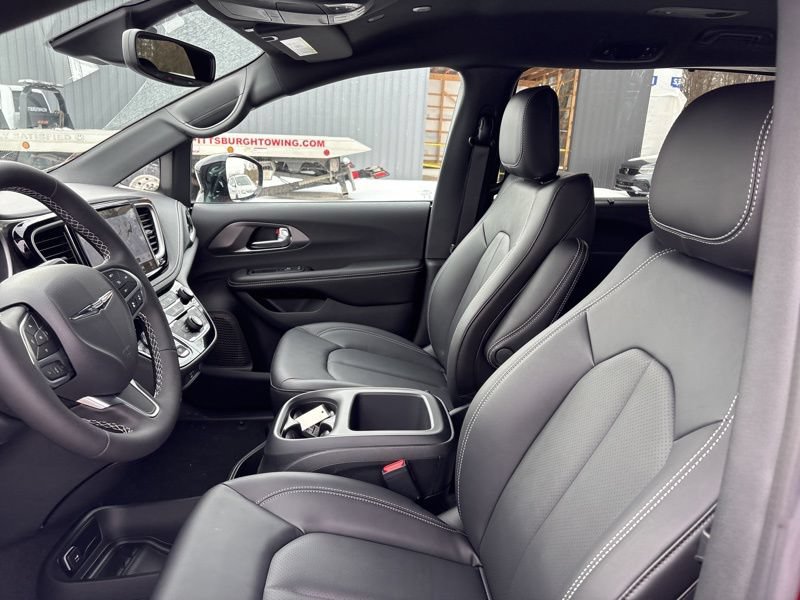 New 2026 Chrysler Pacifica Select AWD/4WD image 22