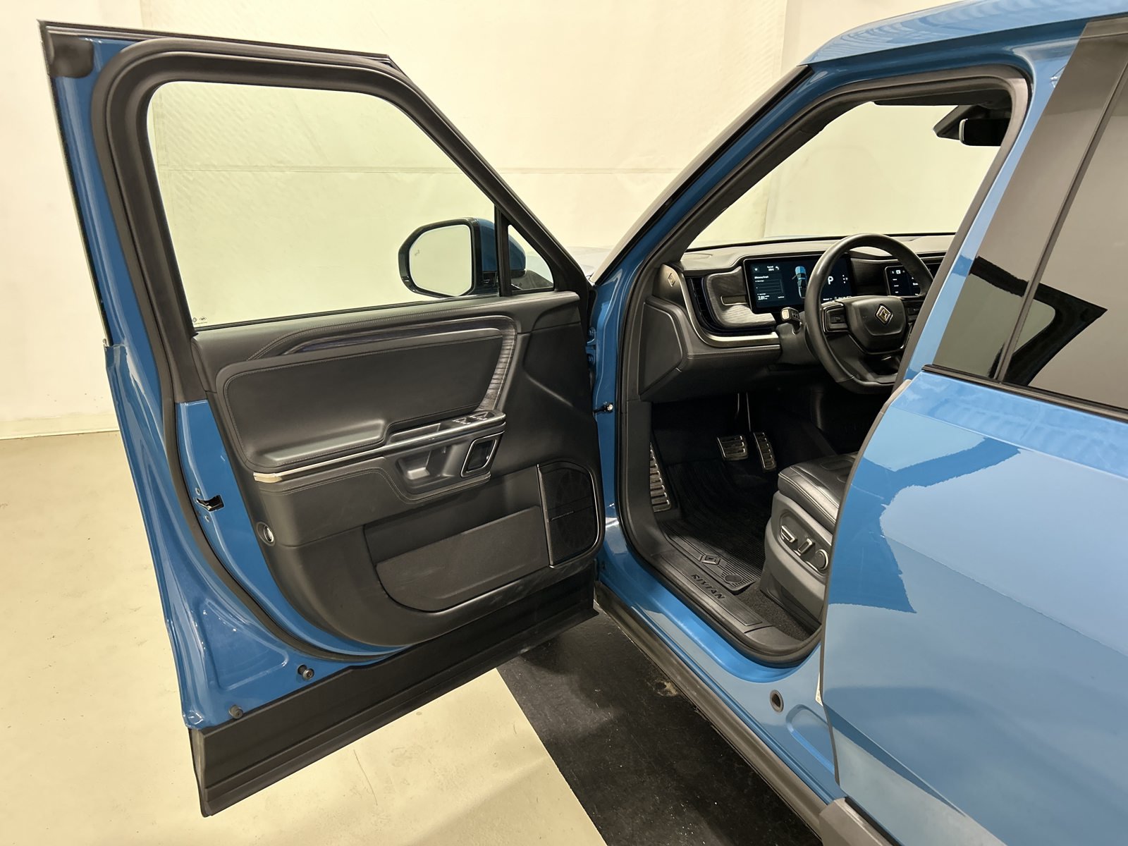 Used 2023 Rivian R1T Launch Edition AWD/4WD image 16
