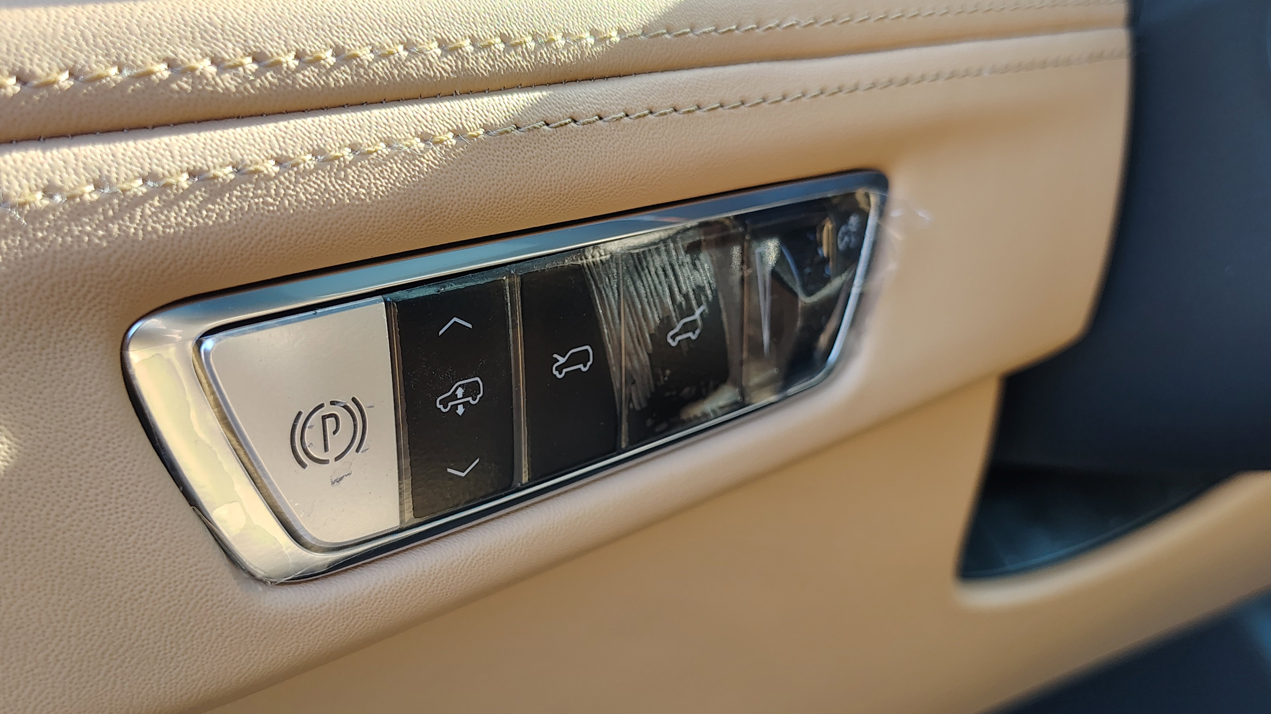 New 2025 Cadillac Escalade IQ Luxury 2 image 15