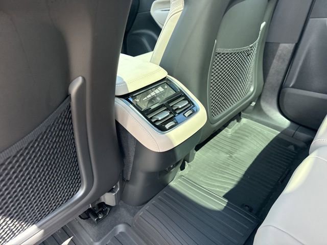 New 2026 Volvo XC90 B6 Plus w/ Protection Package Premier image 22