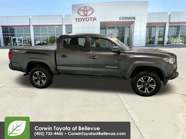 Used 2018 Toyota Tacoma TRD Sport image 9