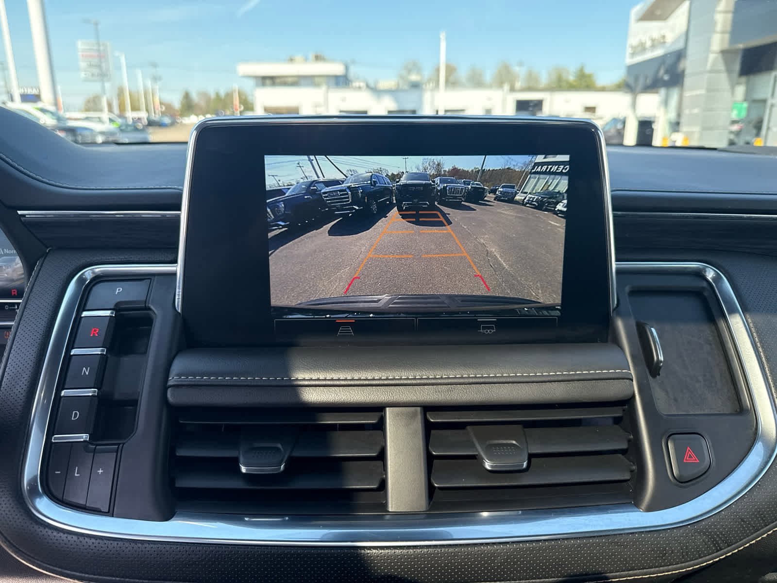 Used 2023 GMC Yukon XL SLT AWD/4WD image 19