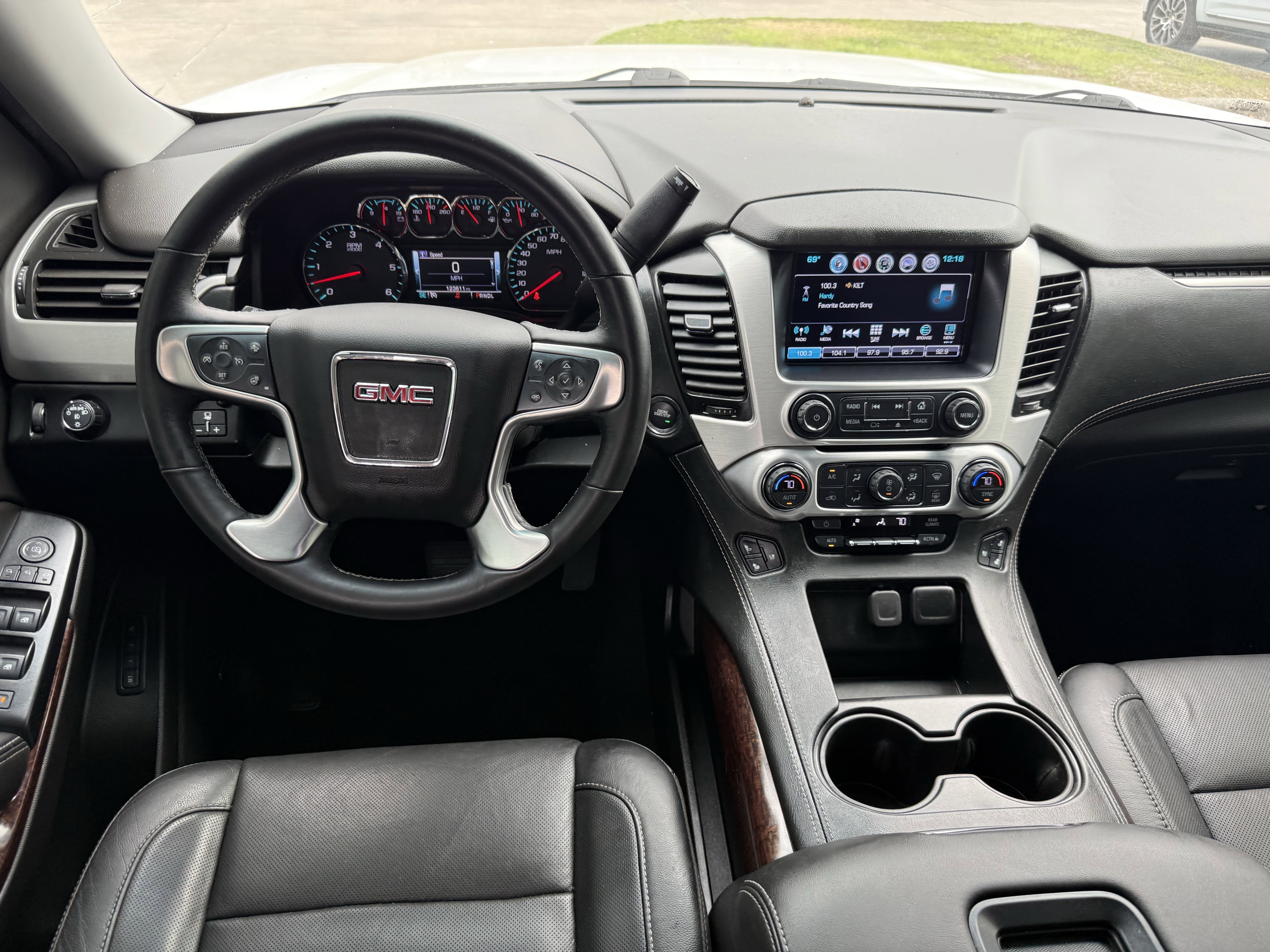 Used 2018 GMC Yukon SLT w/ Premium Edition image 14