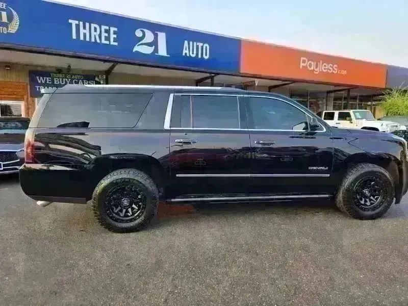 Used 2018 GMC Yukon XL Denali w/ Denali Ultimate Package AWD/4WD image 9