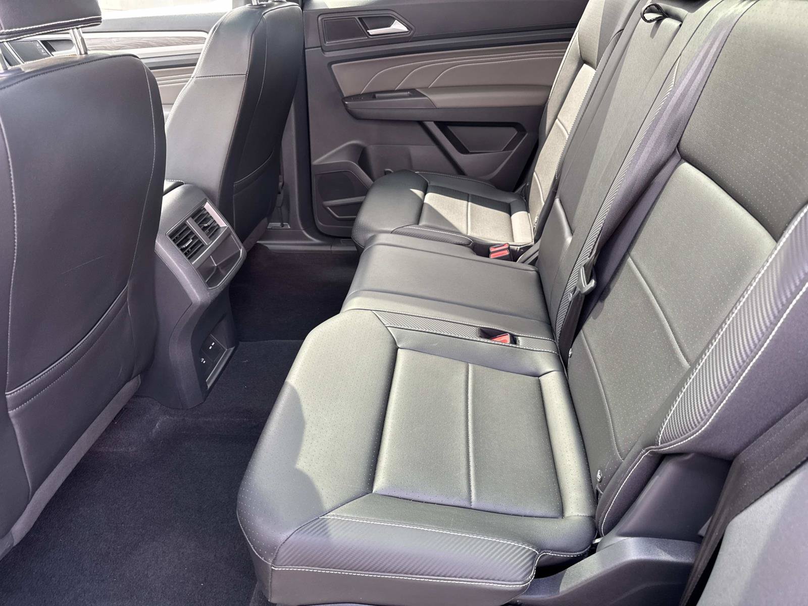 Certified 2023 Volkswagen Atlas Cross Sport SE w/ Panoramic Sunroof Package AWD/4WD image 11