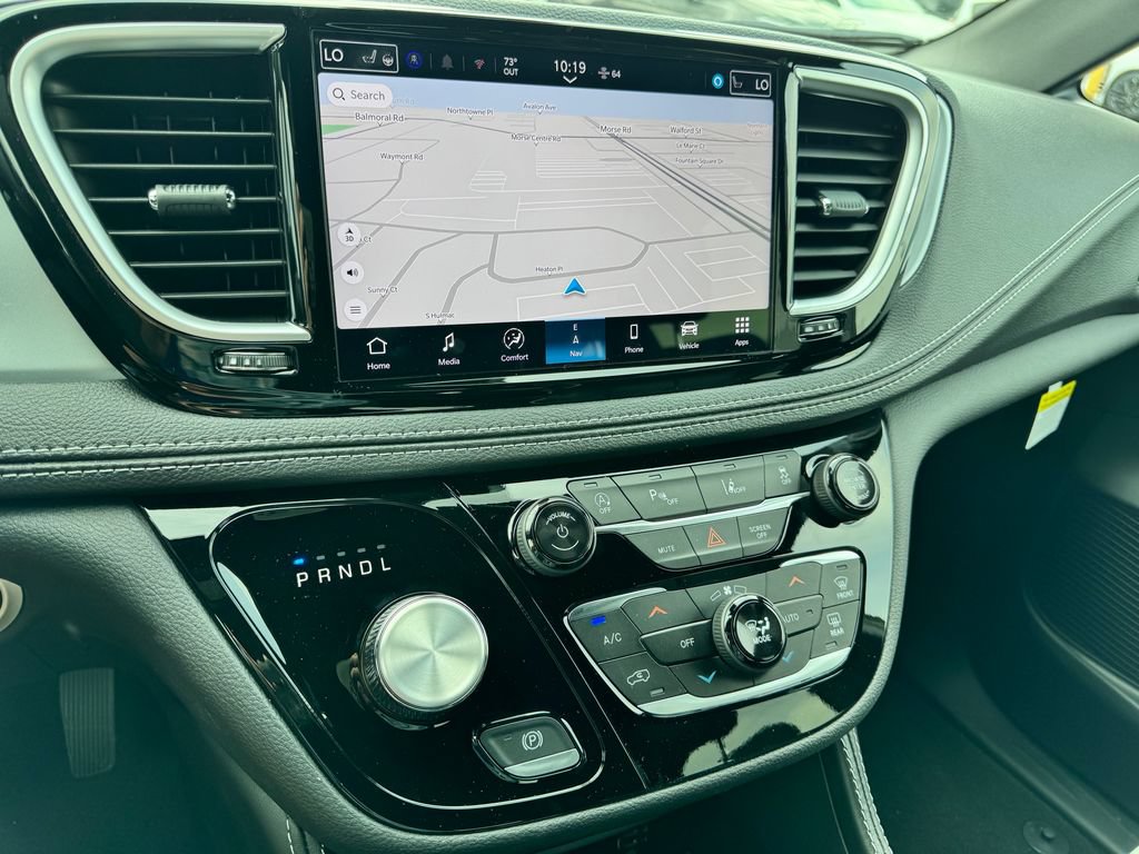 New 2026 Chrysler Pacifica Limited FWD image 19