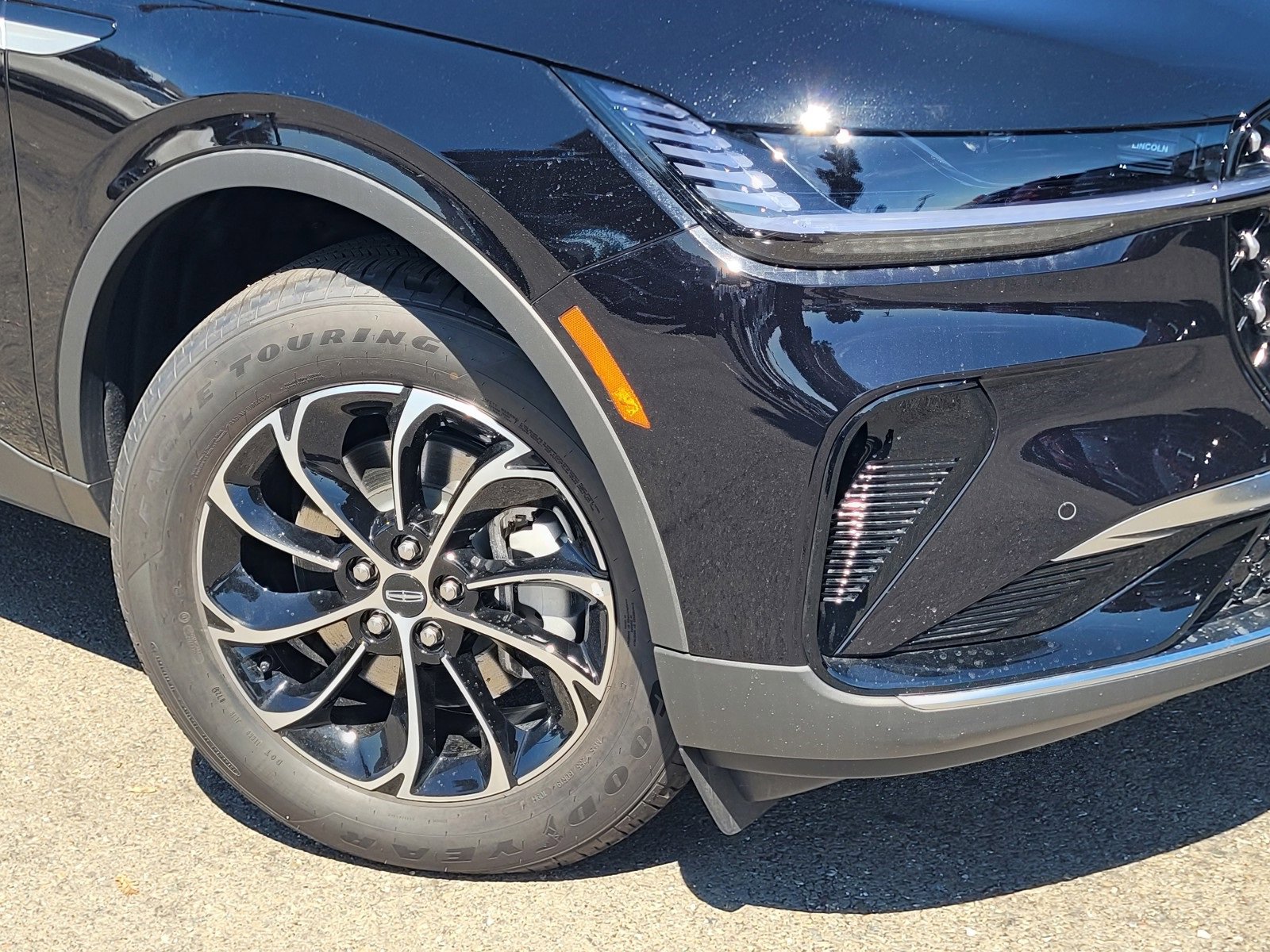 New 2025 Lincoln Nautilus Premier image 6