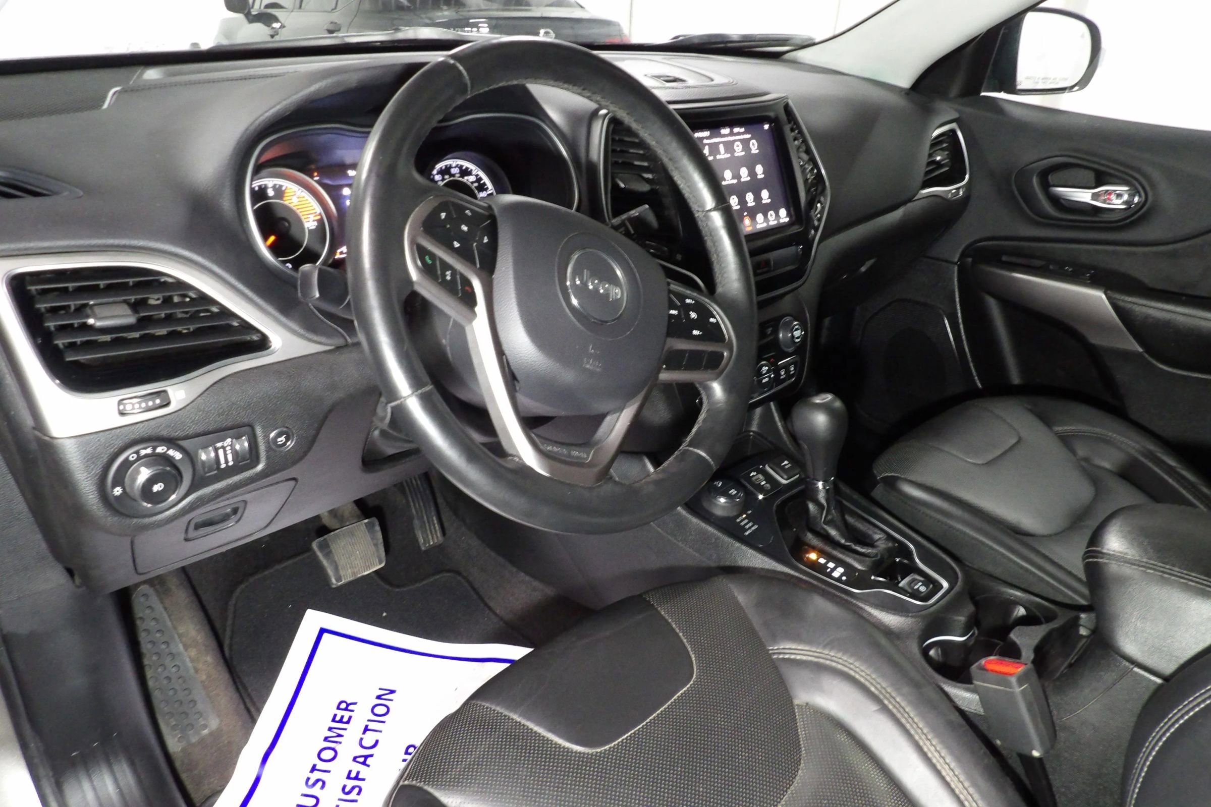 Used 2019 Jeep Cherokee Limited image 9