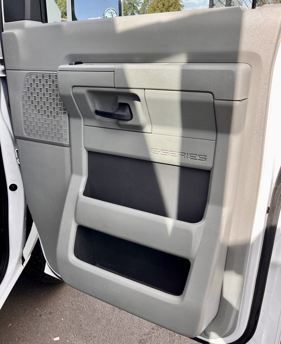 Used 2013 Ford E-350 and Econoline 350 Super Duty w/ Shuttle Bus Prep Pkg image 18
