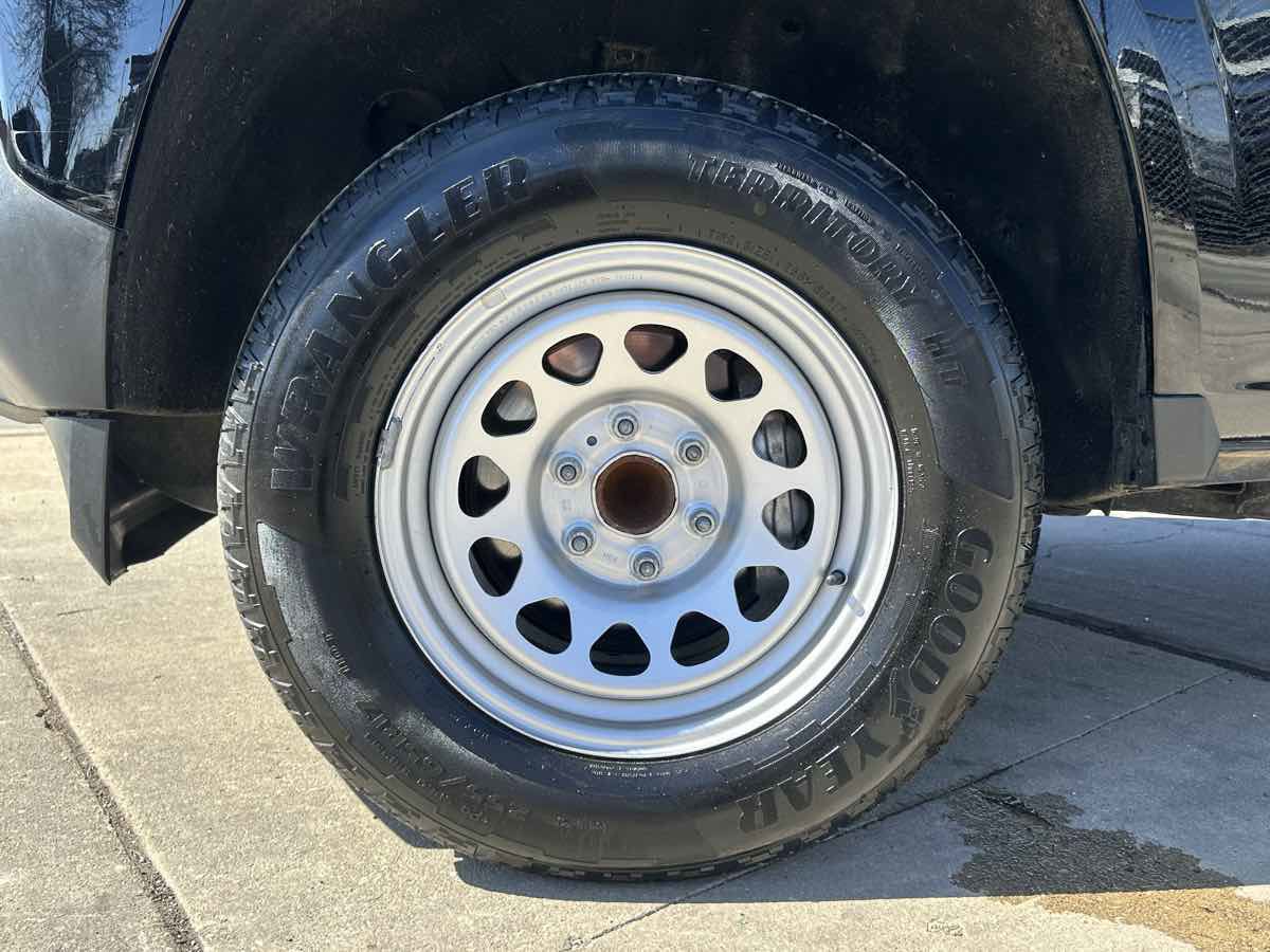 Used 2023 Chevrolet Colorado W/T image 9