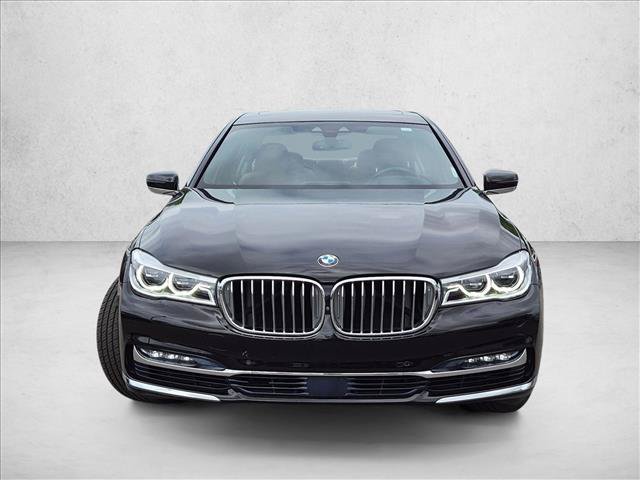 Used 2017 BMW 750i RWD image 2