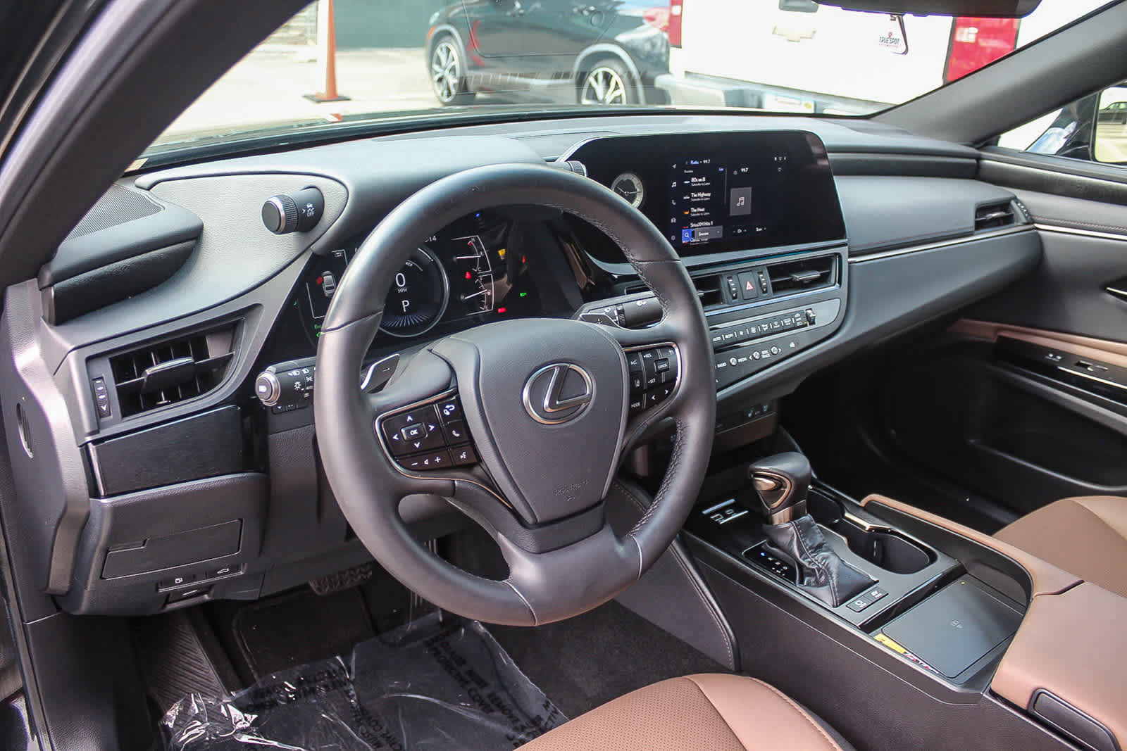 Used 2025 Lexus ES 300h w/ Premium Package image 23