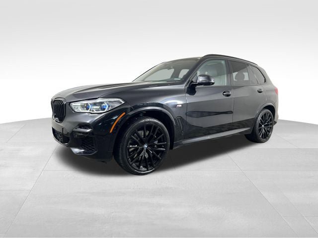 Used 2022 BMW X5 M50i w/ Executive Package AWD/4WD image 2