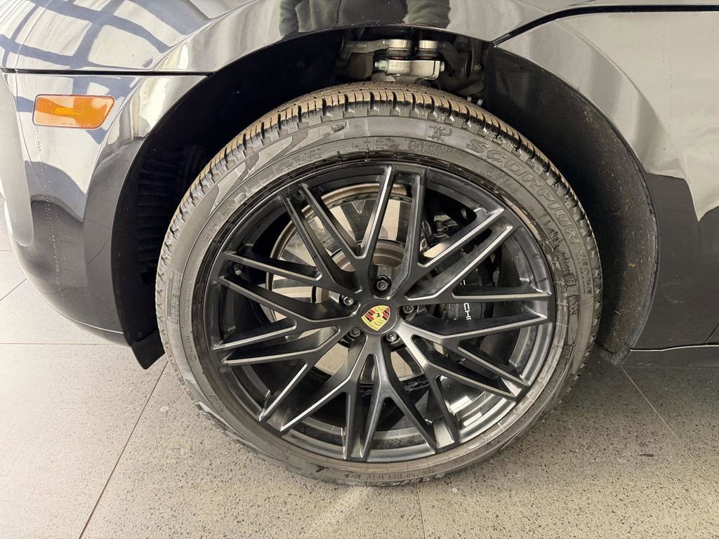 Certified 2022 Porsche Macan GTS image 10
