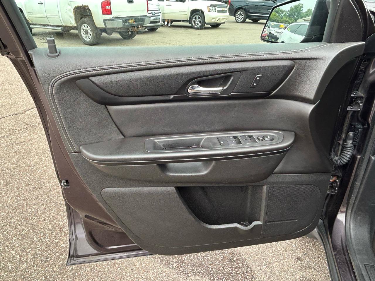 Used 2015 Chevrolet Traverse LT w/ Style and Technology Package FWD image 15
