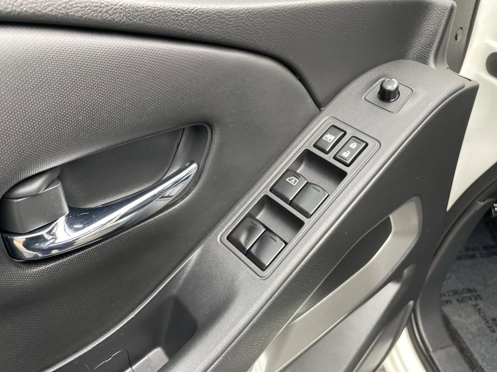 Used 2023 Nissan Frontier SV image 6