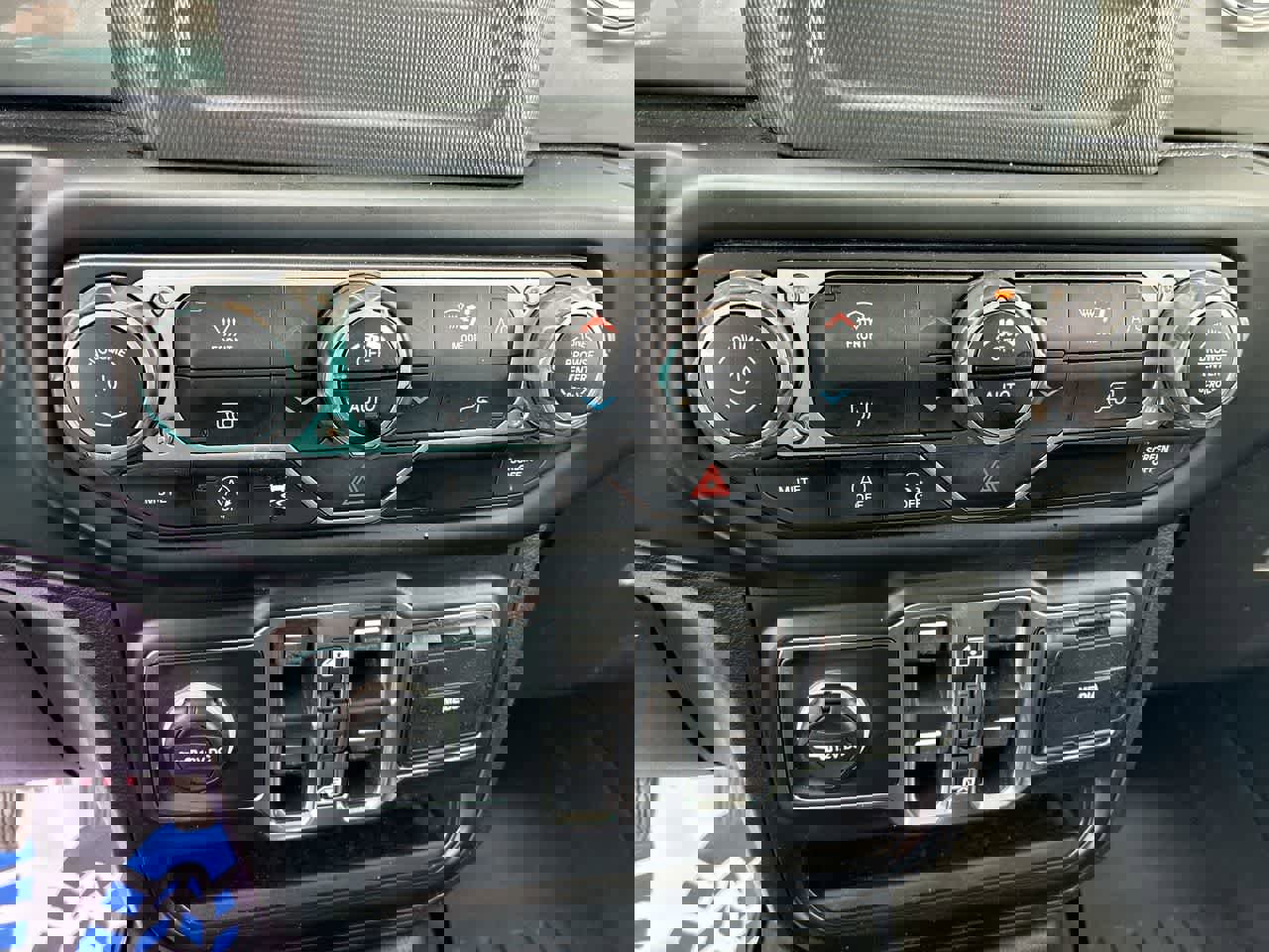 Used 2020 Jeep Wrangler Unlimited Sahara image 17