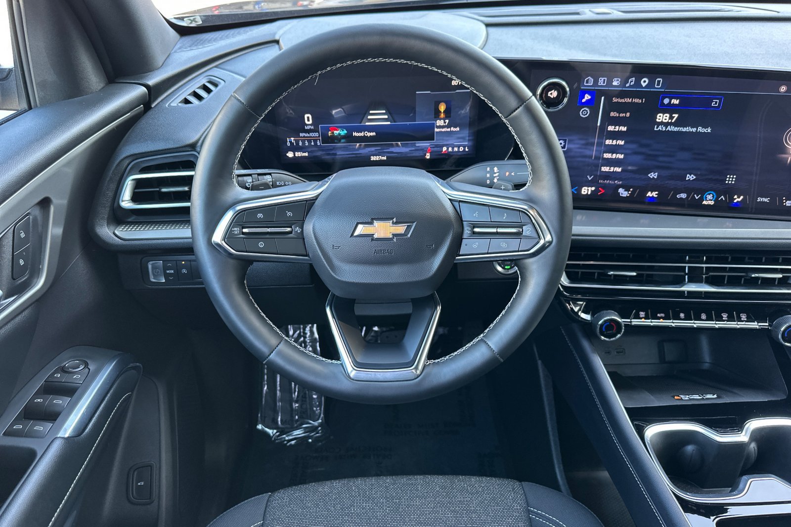 Used 2026 Chevrolet Traverse LT w/ LPO, Floor Liner Package FWD image 17