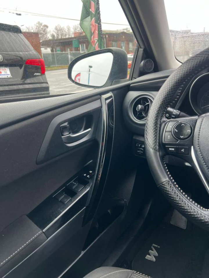 Used 2018 Toyota Corolla iM image 19