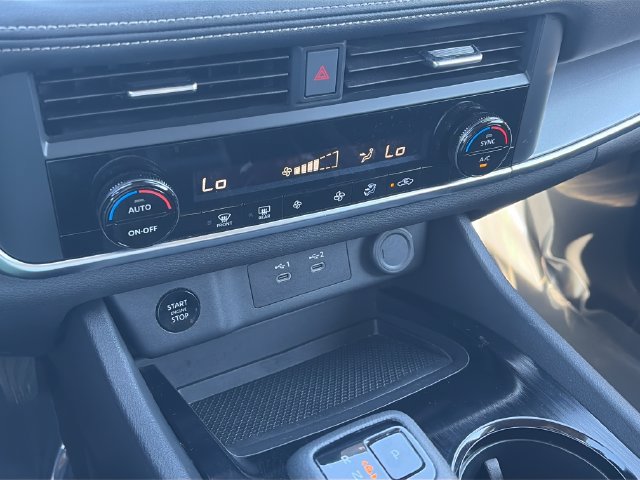 Used 2025 Nissan Rogue SV AWD/4WD image 18