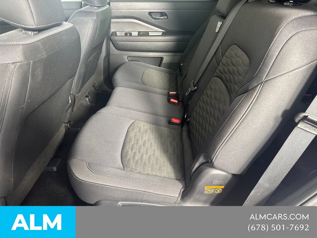 Used 2025 Nissan Pathfinder S FWD image 23