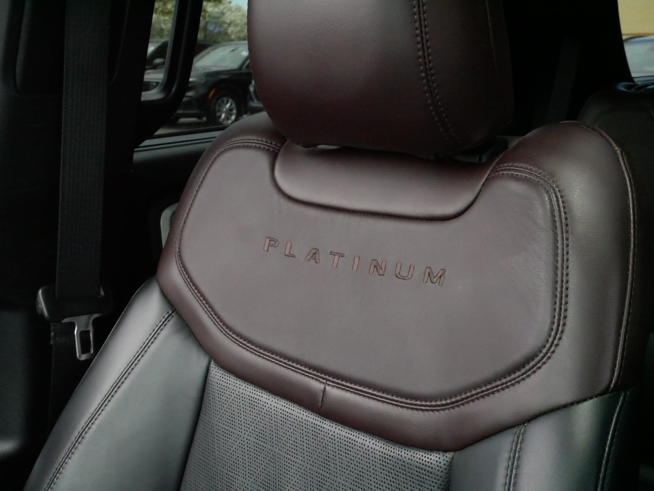 Used 2020 Ford Explorer Platinum w/ Premium Technology Package AWD/4WD image 33