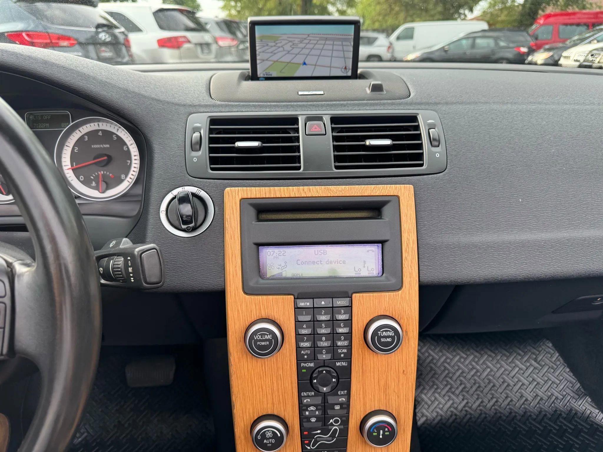 Used 2011 Volvo C70 T5 w/ Multimedia Pkg image 26