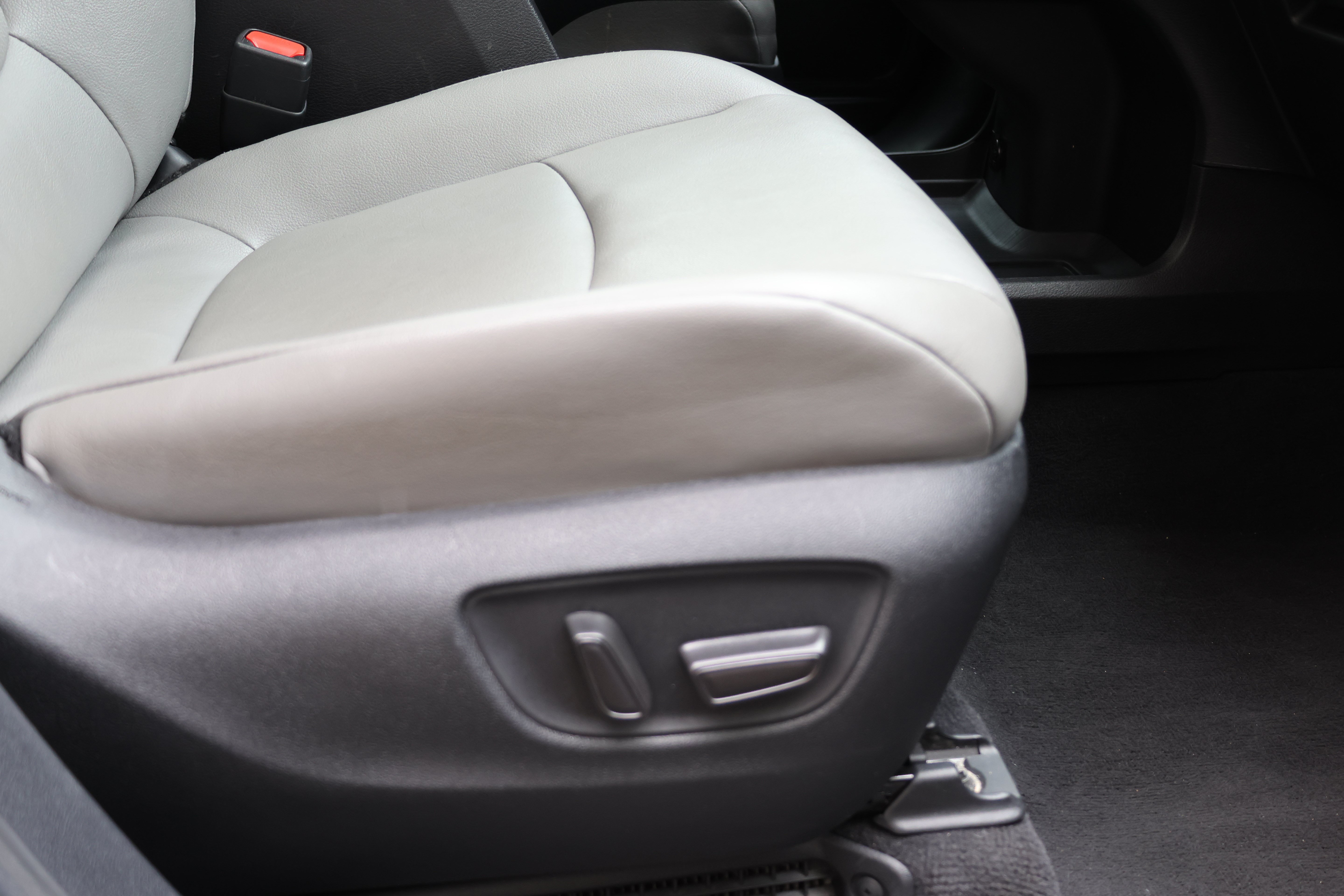 Certified 2025 Toyota Sienna XLE FWD image 39
