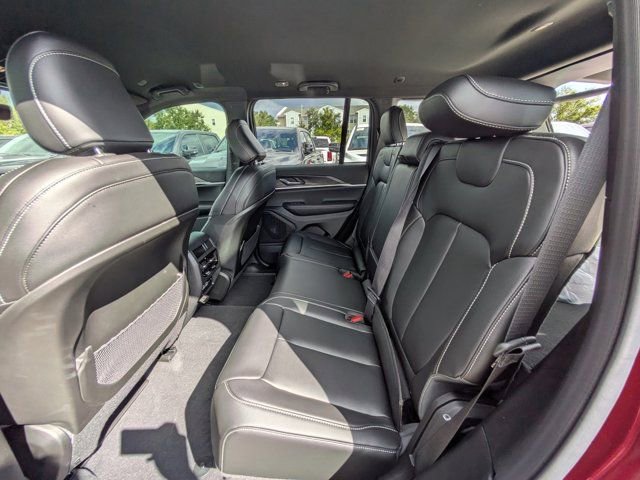 New 2025 Jeep Grand Cherokee Limited w/ Black Appearance Package image 12