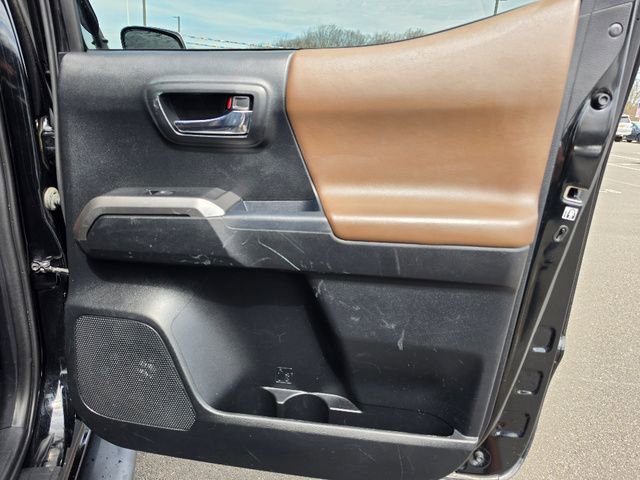 Used 2017 Toyota Tacoma Limited w/ Tow Package image 16