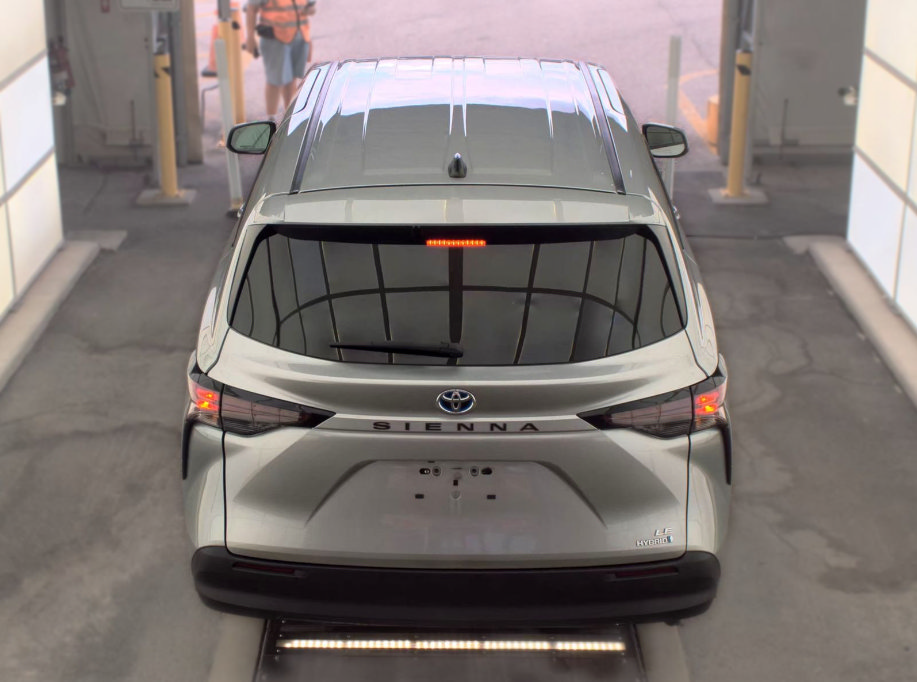 Used 2024 Toyota Sienna LE FWD image 6