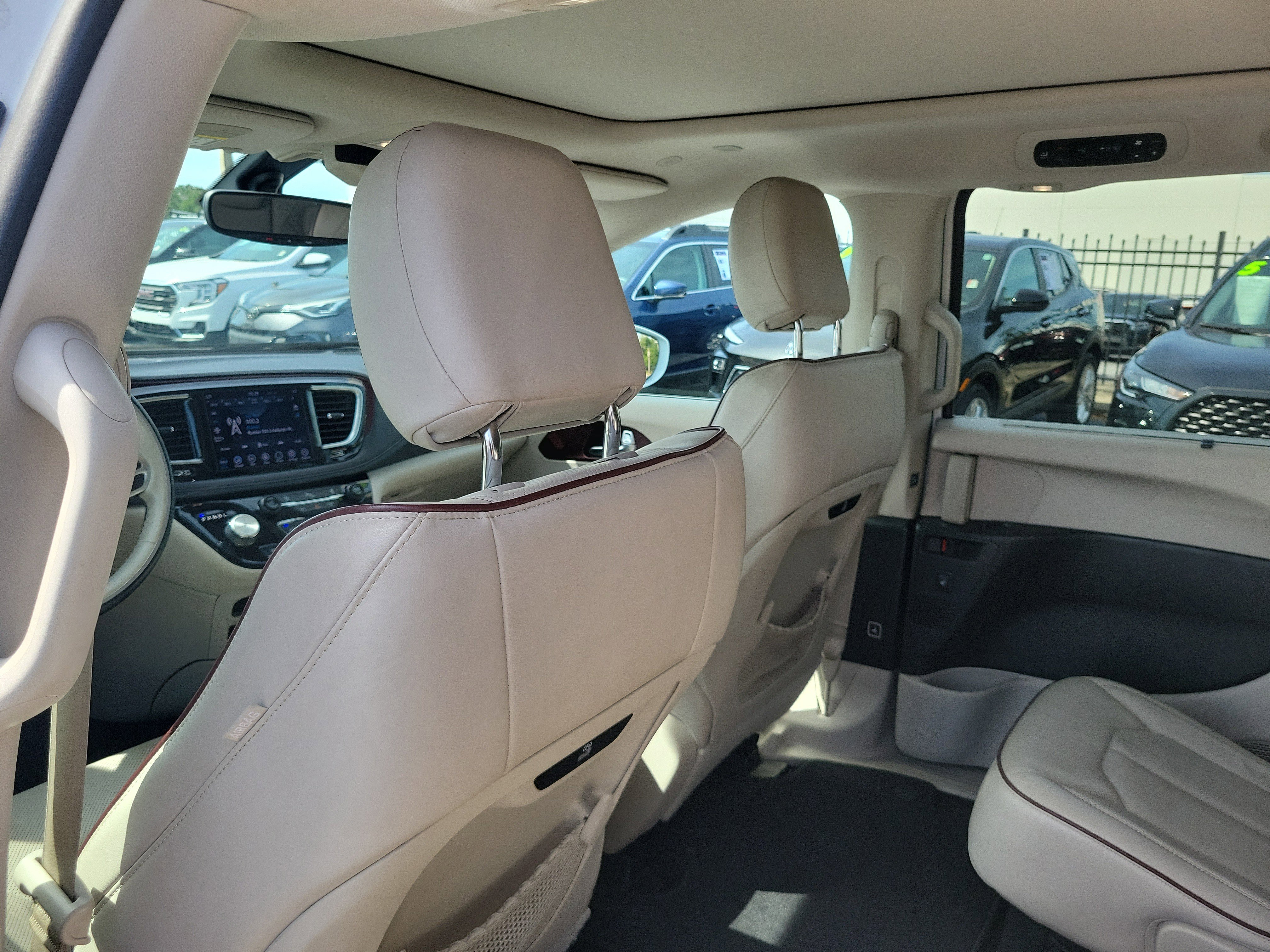 Used 2020 Chrysler Pacifica Limited FWD image 13