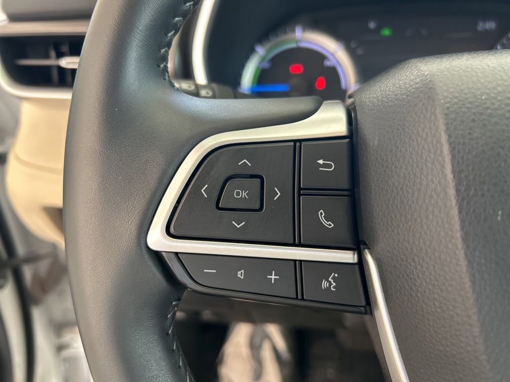 Used 2024 Toyota Highlander XLE AWD/4WD image 45